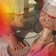 Grounded barefoot pause